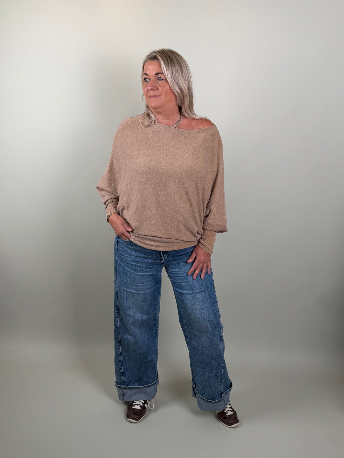 fijngebreide trui Batwing licht camel Classic Beauty & Fashion