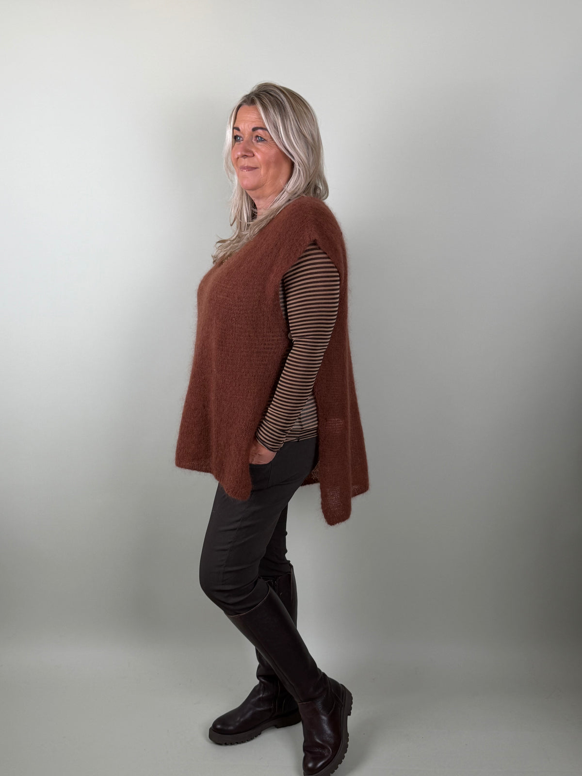 Fijngebreide Spencer trui model Puk Hazelnoot