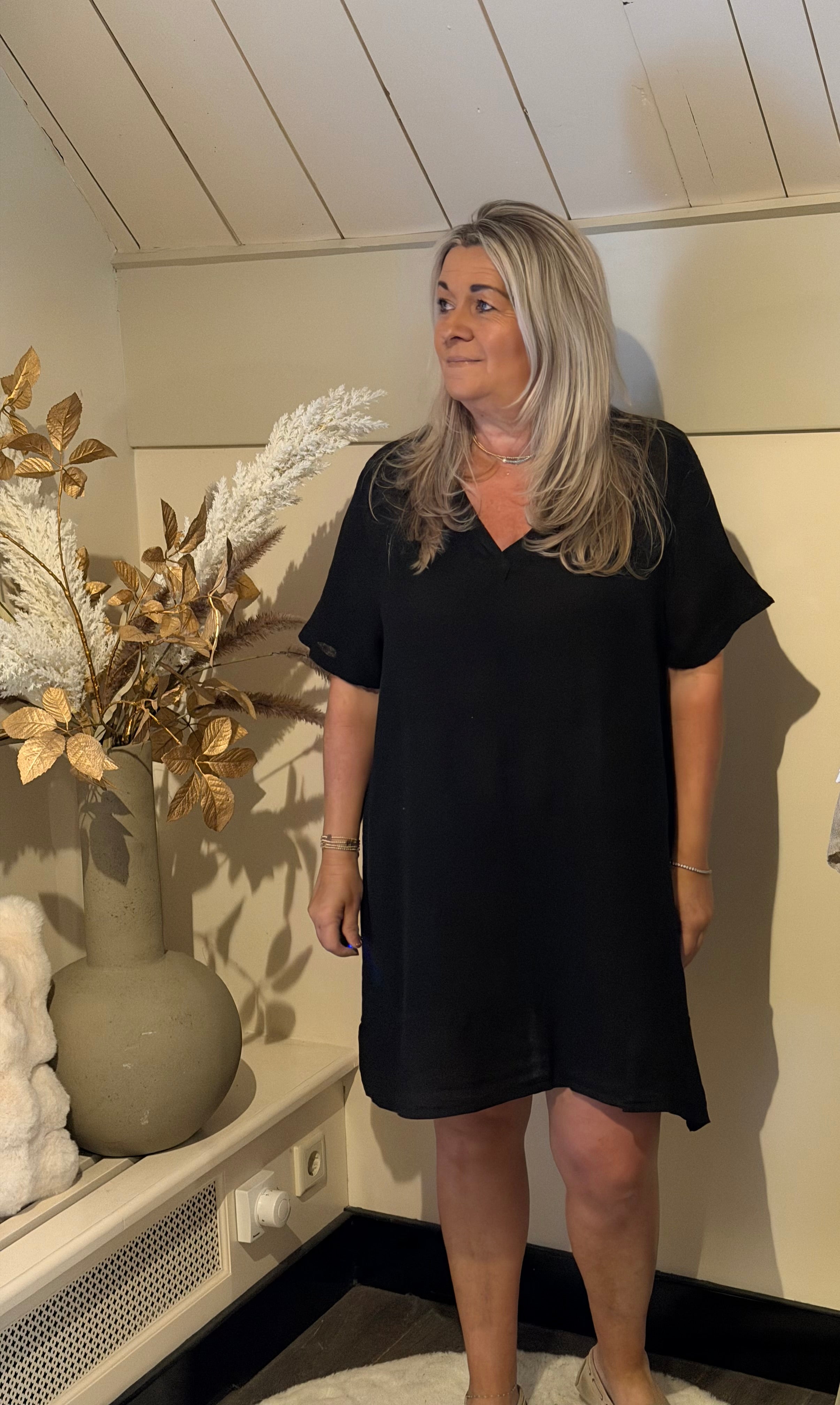Tuniek-Jurk model Gertrudis zwart
