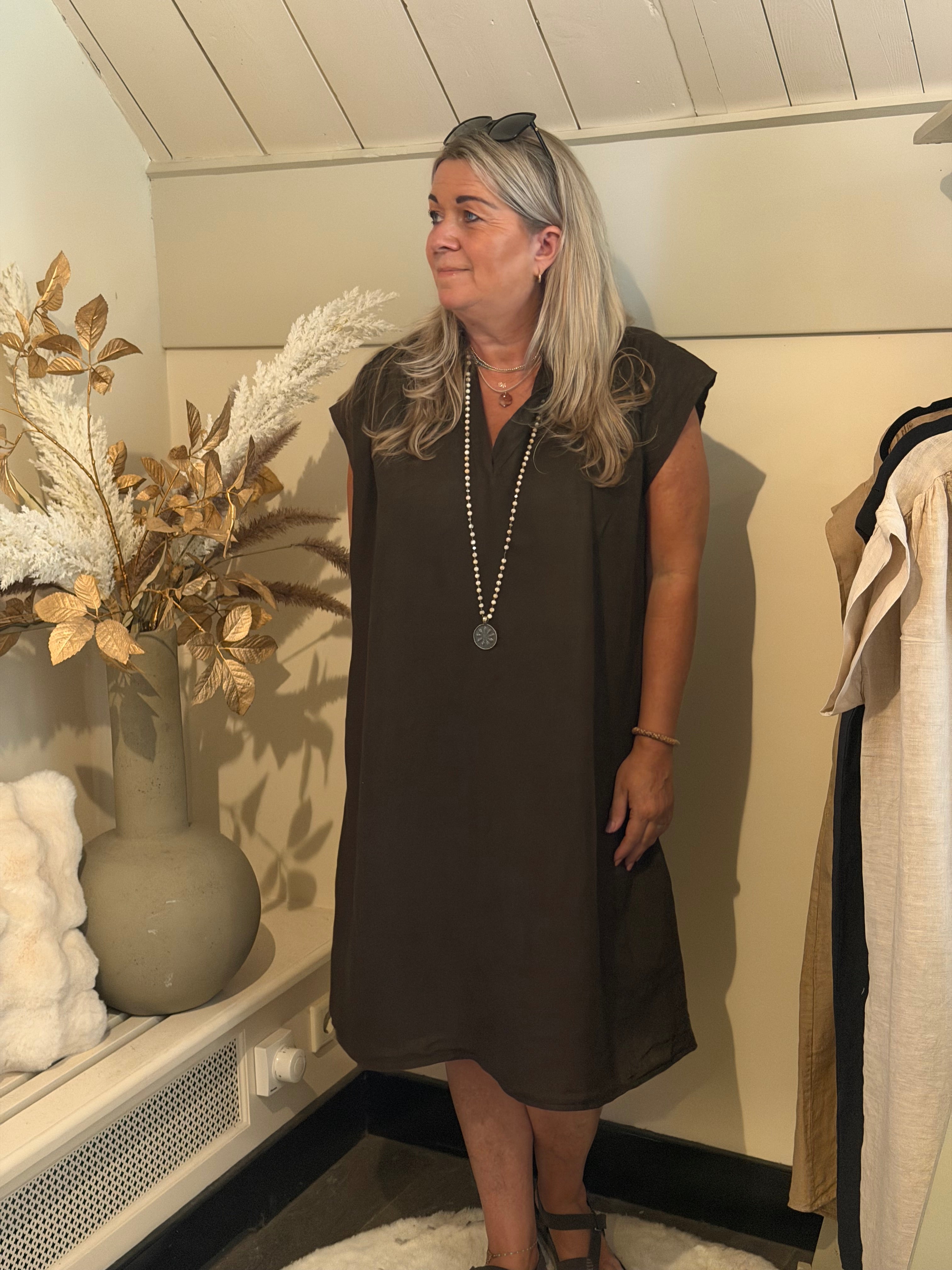Linnen jurk model pom Chocolade