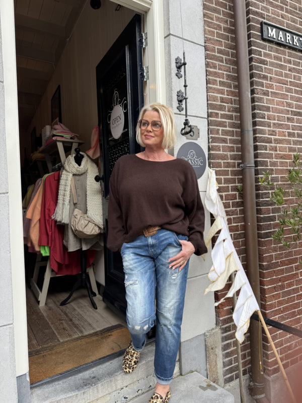 TWNS LOS ANGELES PUFFED BOAT NECK SWEATER DARK CHOCOLATE