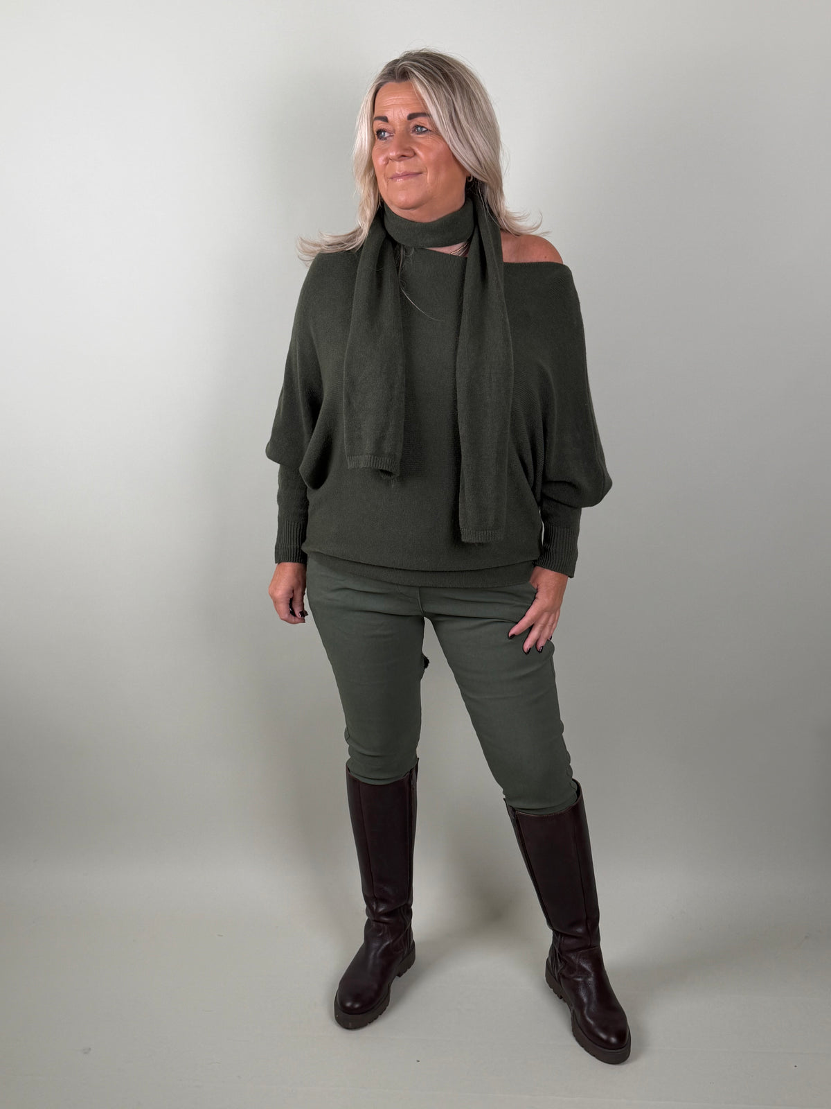 Batwing Trui Fiene met Sjaal Kaki