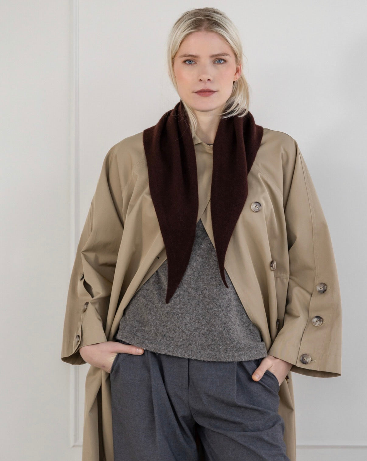 Scarfmania Cozy Triangle Dark Brown