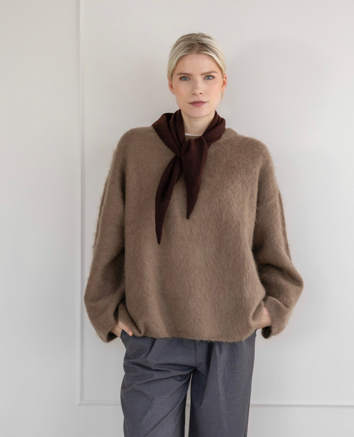 Scarfmania Cozy Triangle Dark Brown