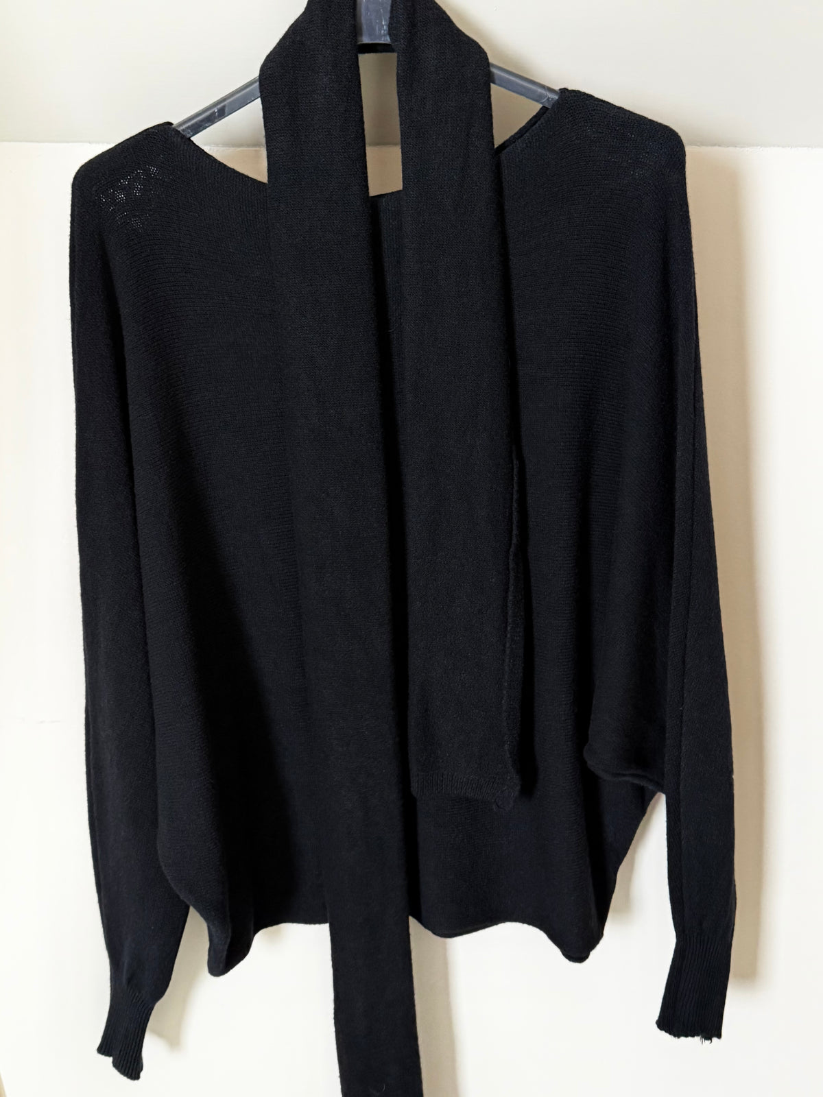 Batwing Trui Fiene met Sjaal Zwart