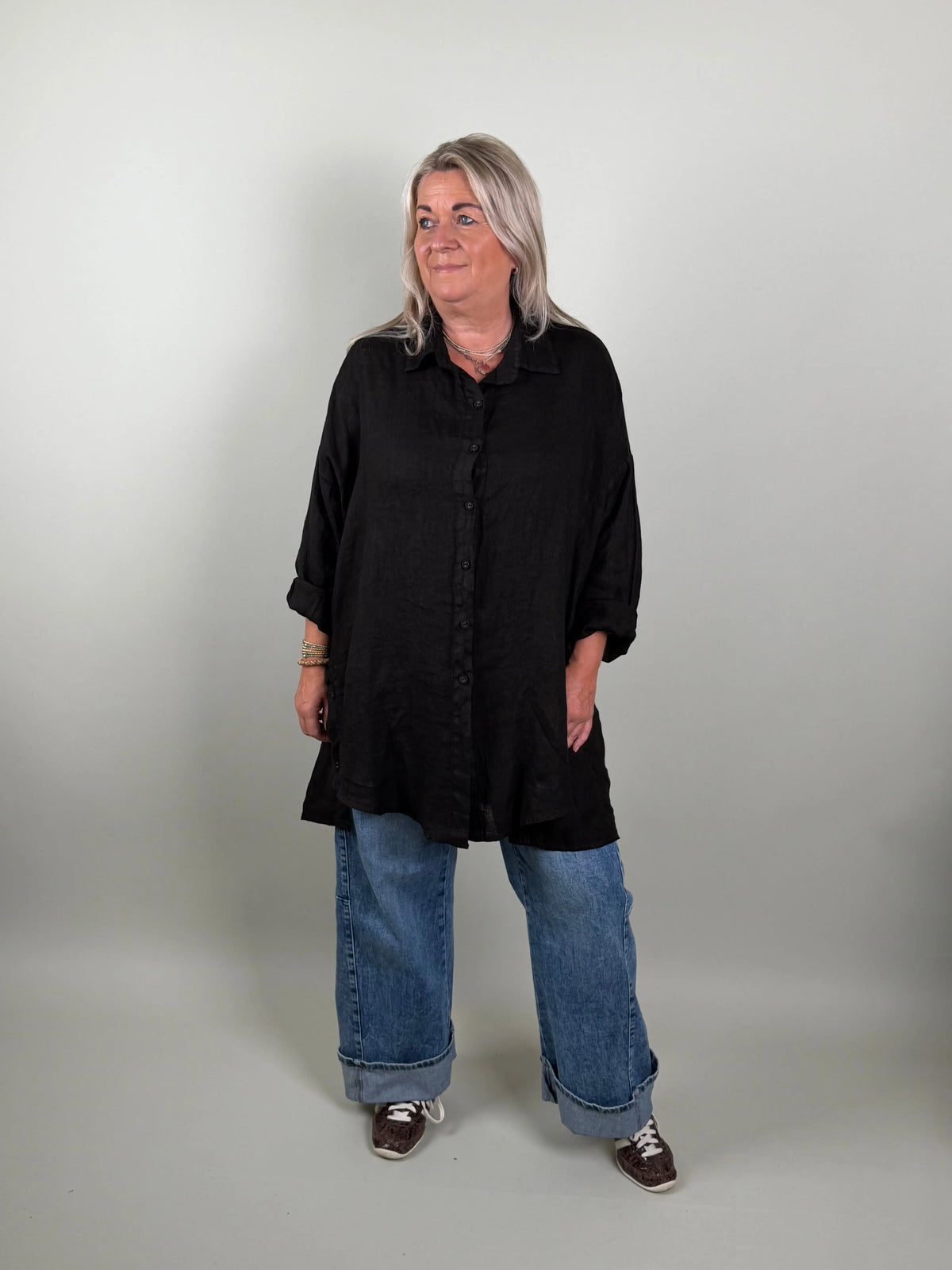 Linnen blouse oversized model Bari zwart Classic Beauty & Fashion