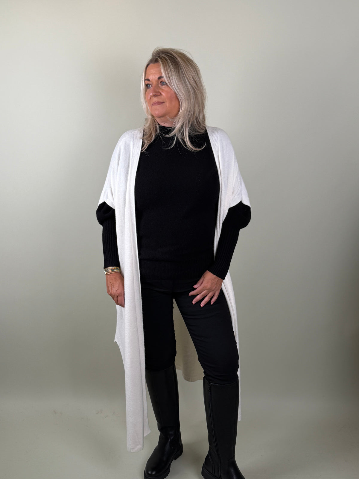 Lang sleeveless vest model Rebecca Off white