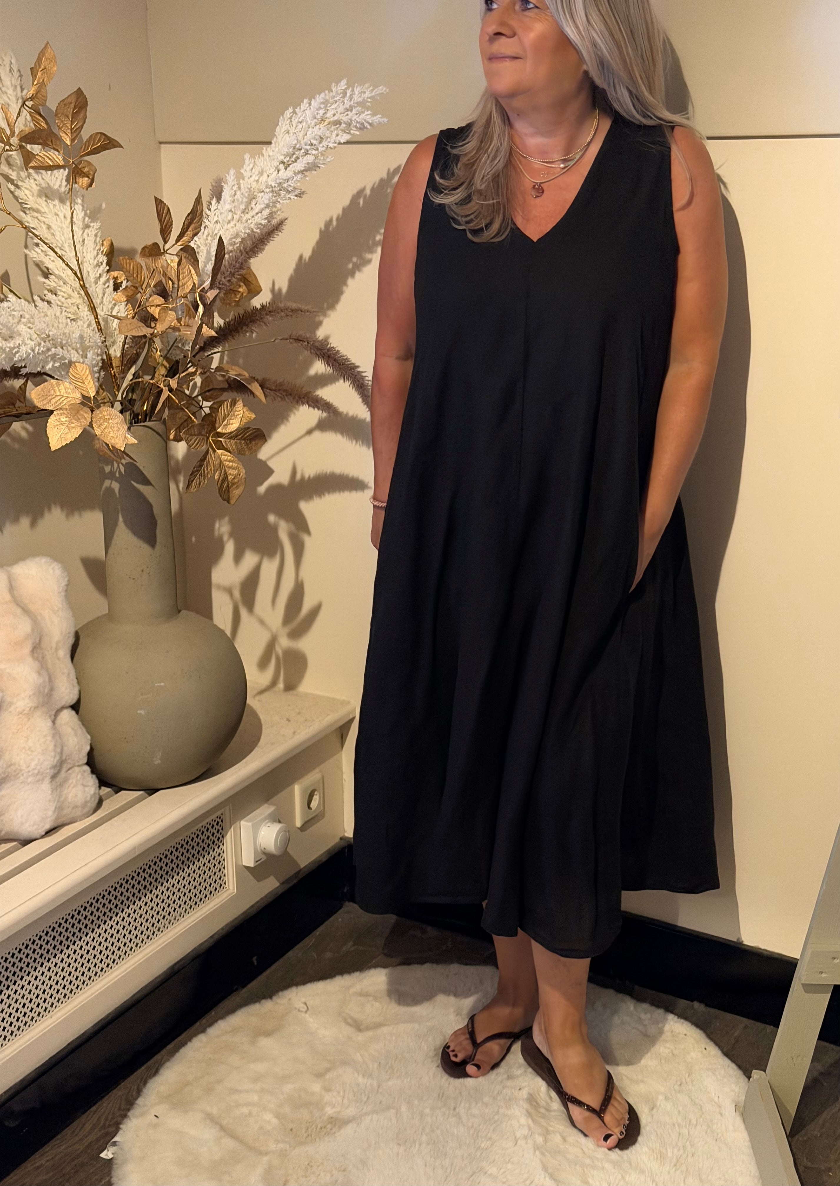 lovely linnen black dress