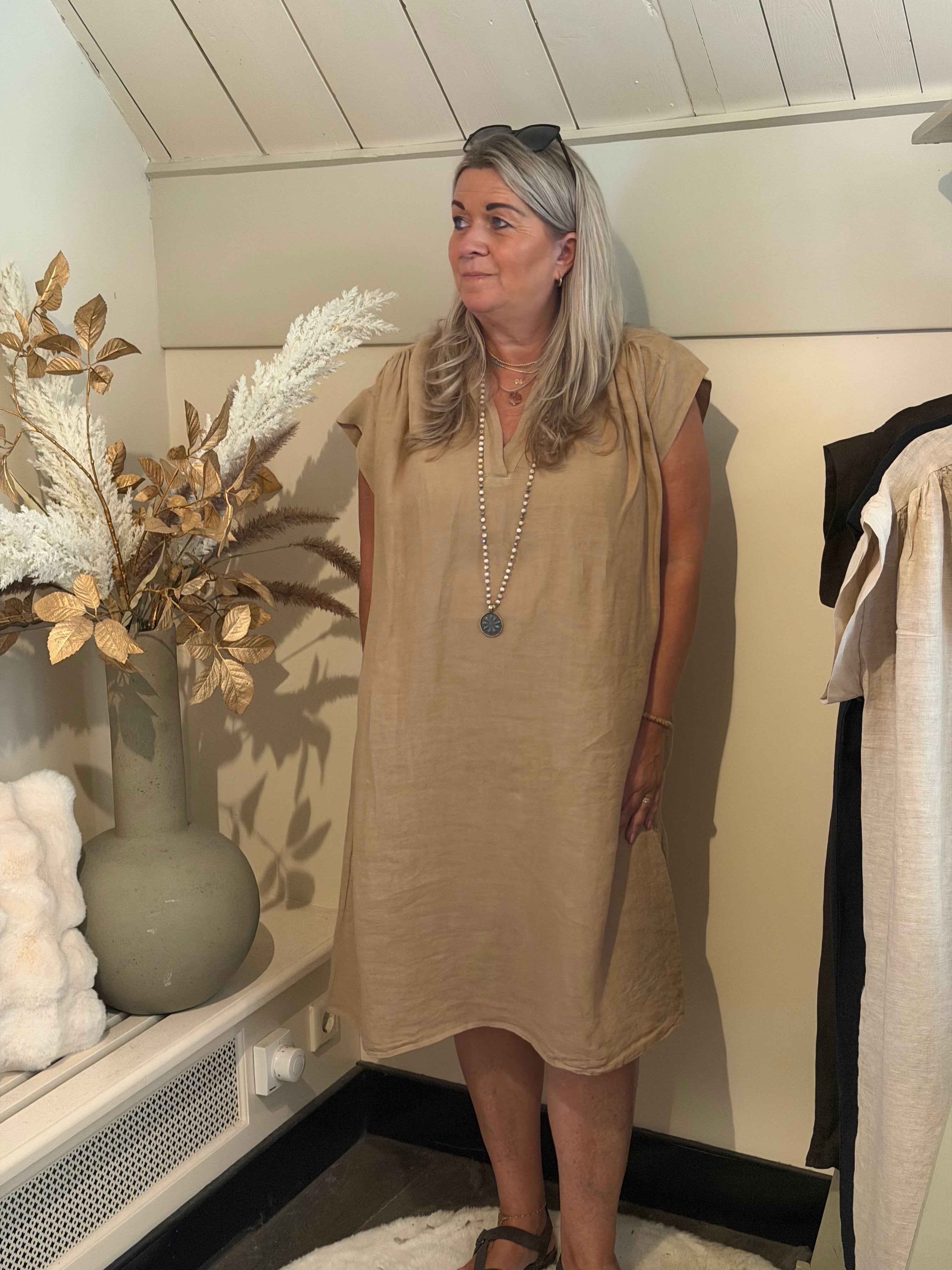 Linnen jurk model pom Camel