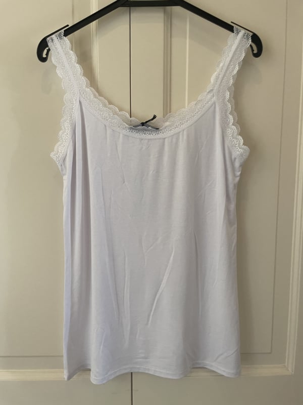 Top  Lotte met kant Wit