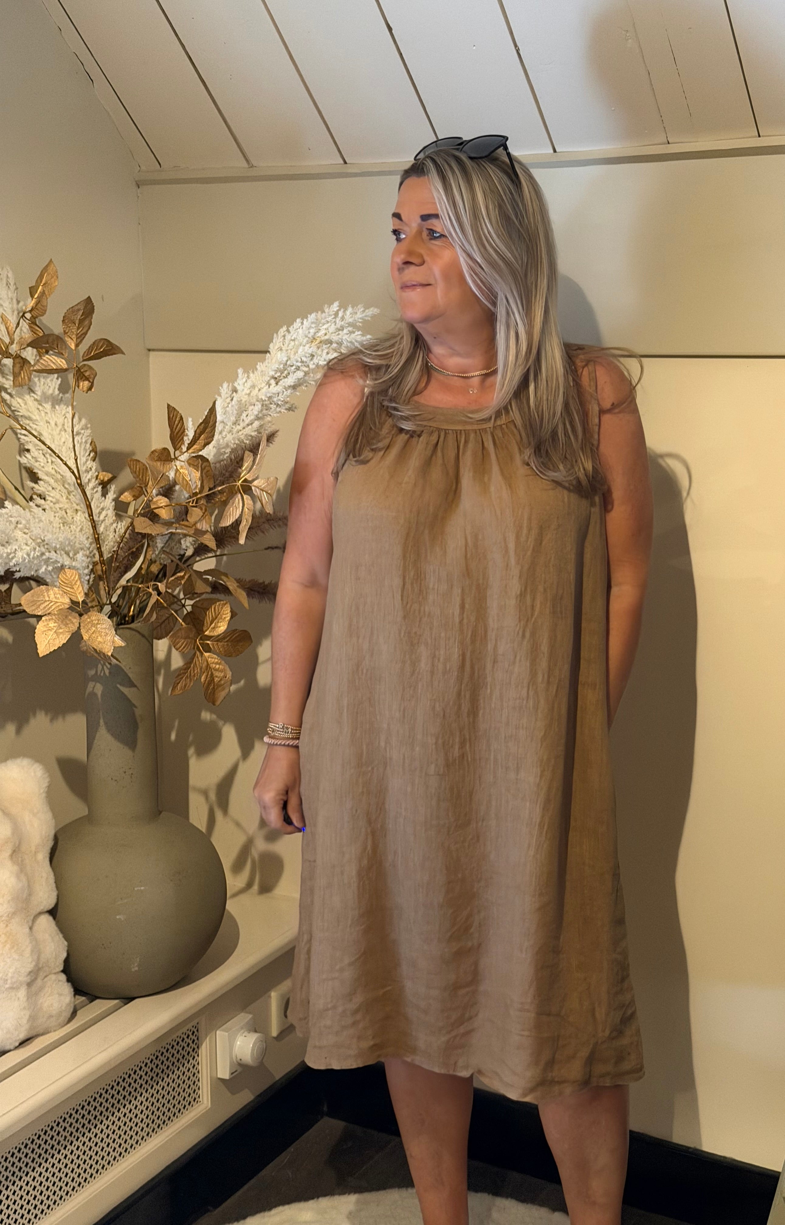 Linnen zomerjurk model anna-bel bronze
