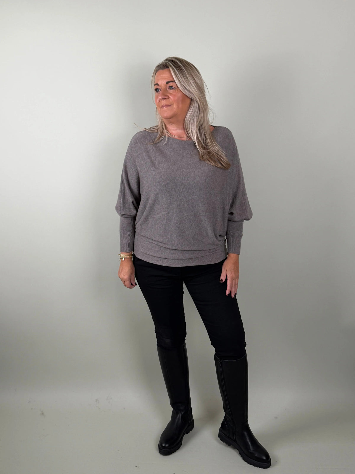 fijngebreide trui Batwing taupe
