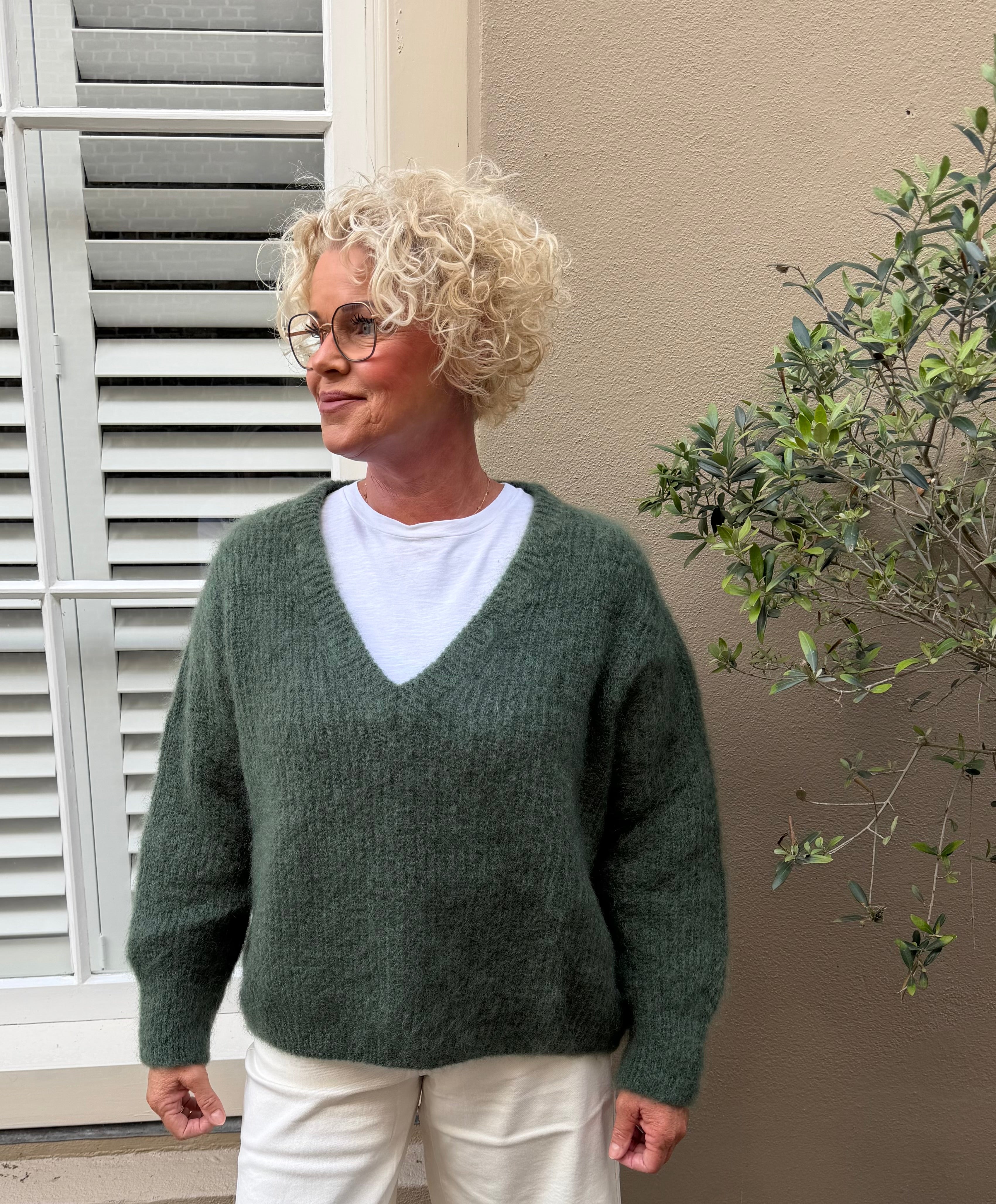 TWNS anakoni solid long-sleeve v-neck sweater military