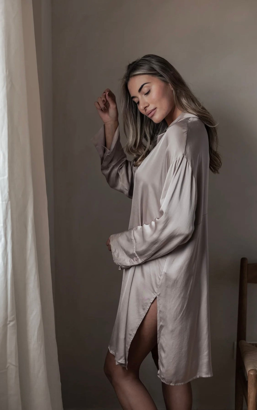 BYPIAS GLOWING SATIN LUXURY VELONA BLOUSE SILVERPINK