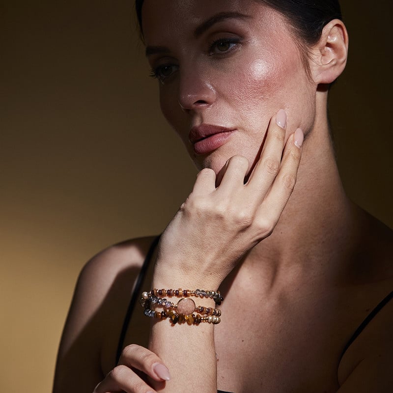 The Moshi bracelet Angela brown