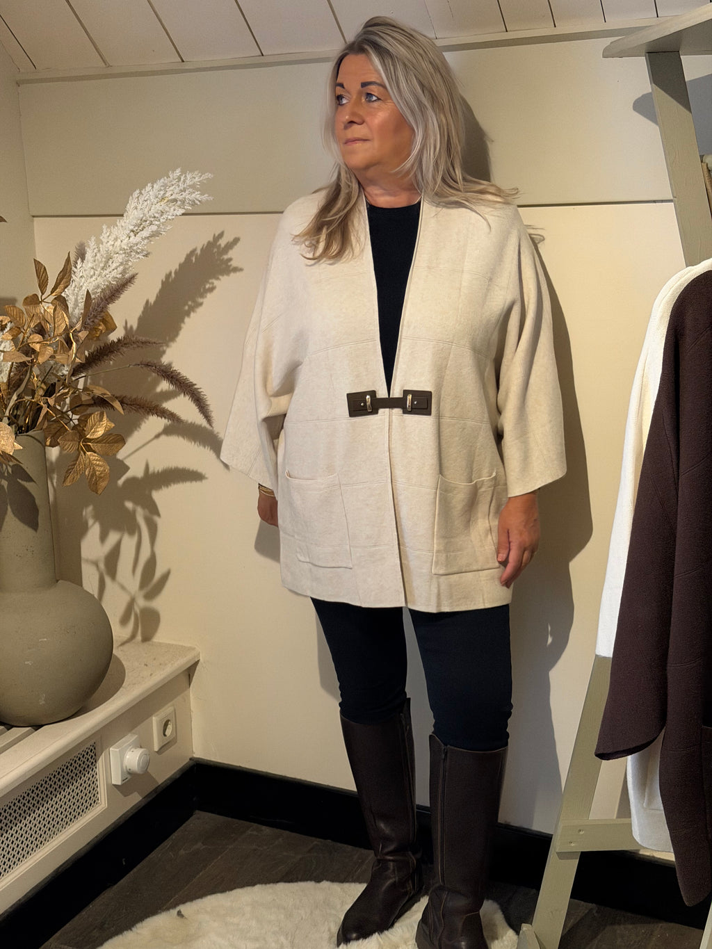 oversized poncho aniston beige Classic Beauty & Fashion