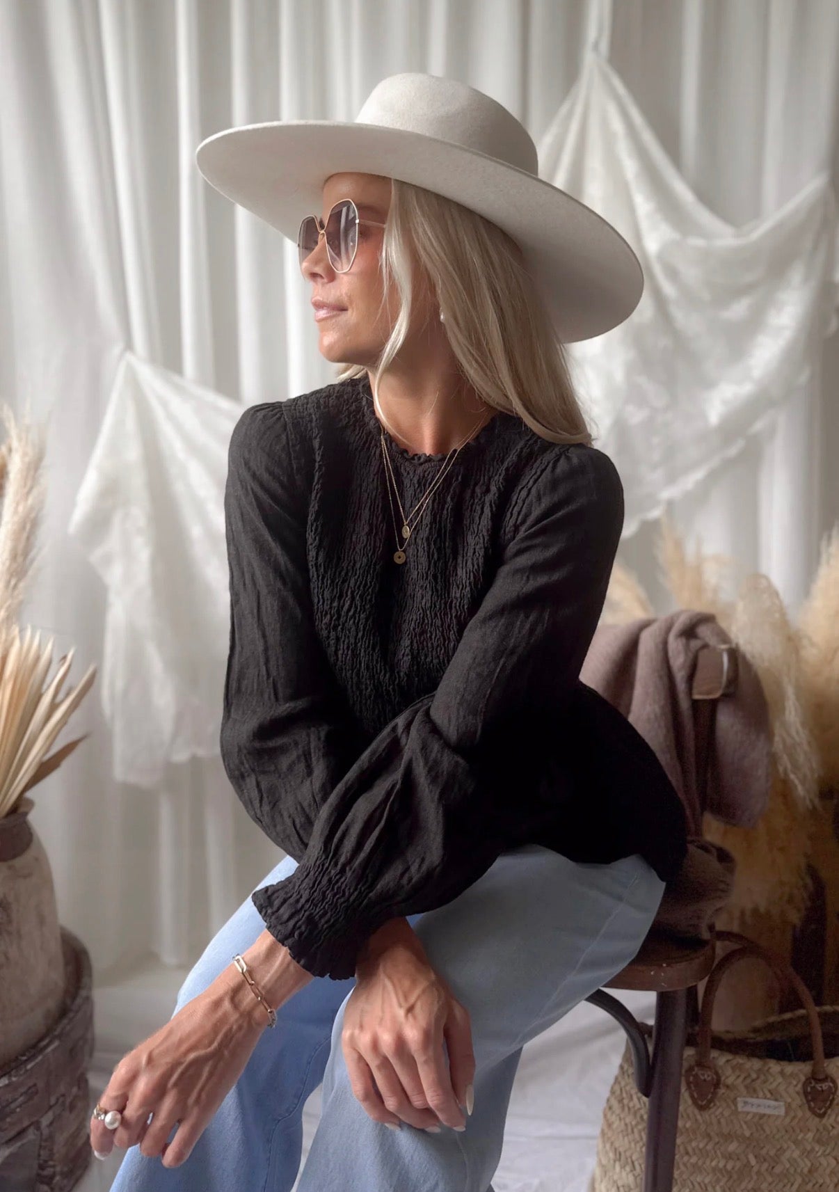 BYPIAS BOHEMIANA LINNEN BLOUSE THULE ZWART