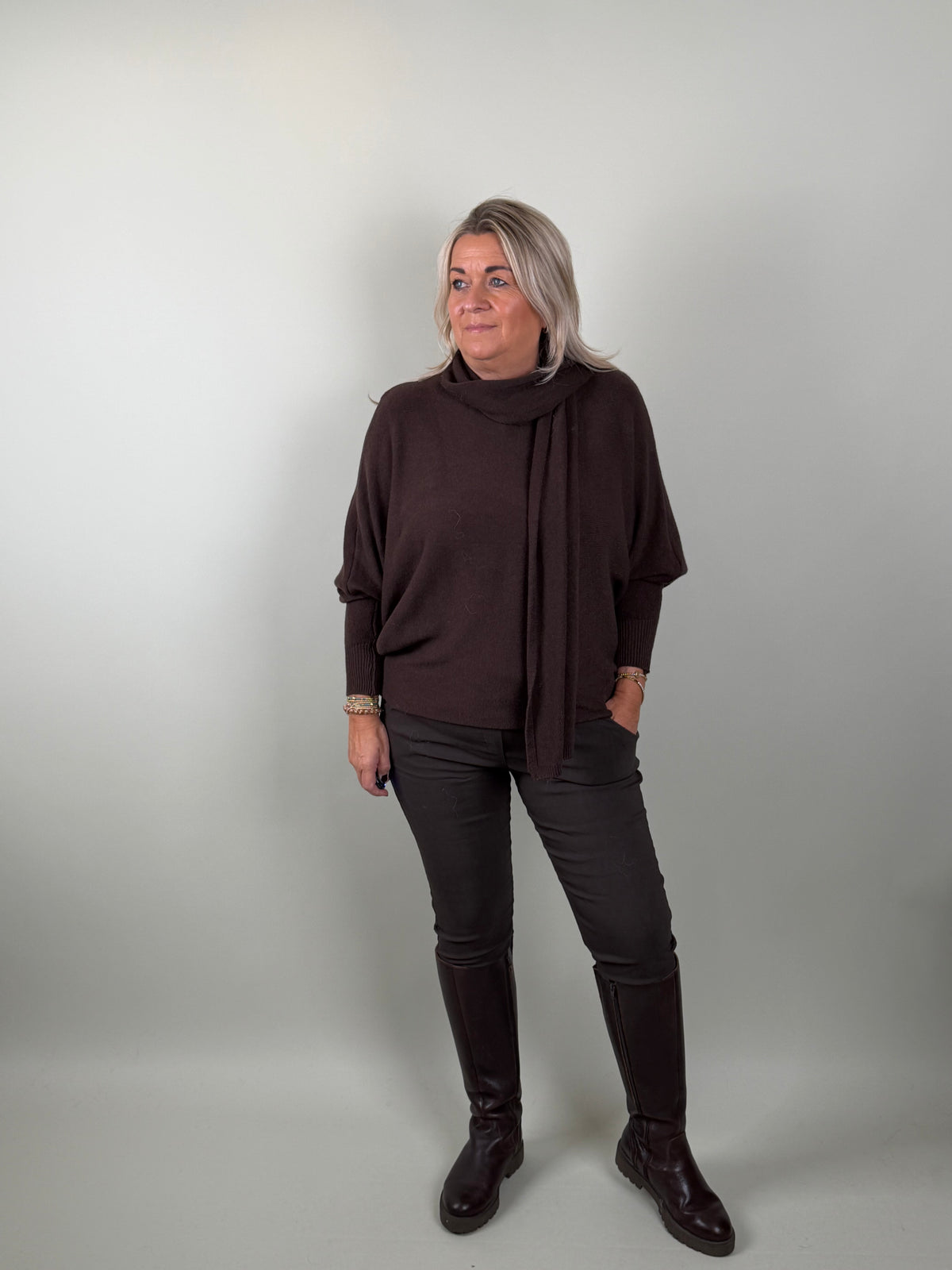Batwing Trui Fiene met Sjaal Chocolade