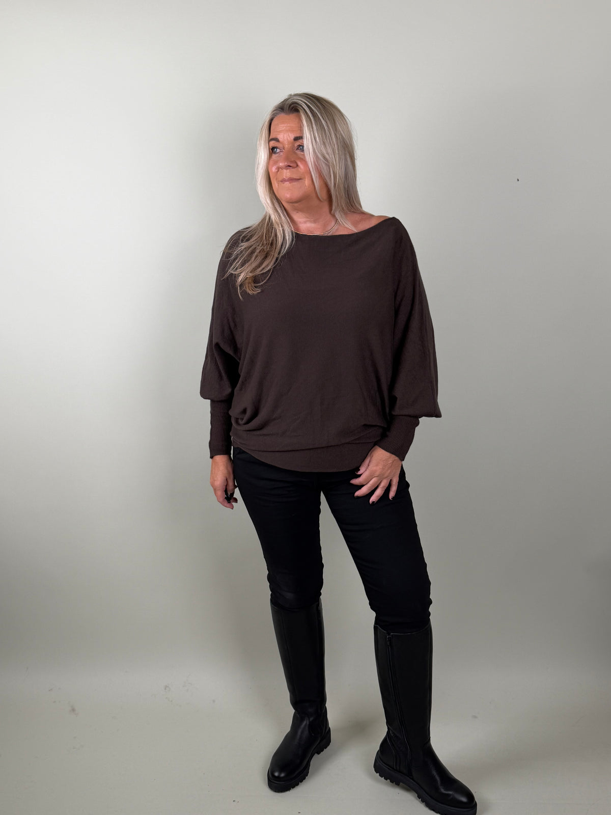 fijngebreide trui Batwing chocolade