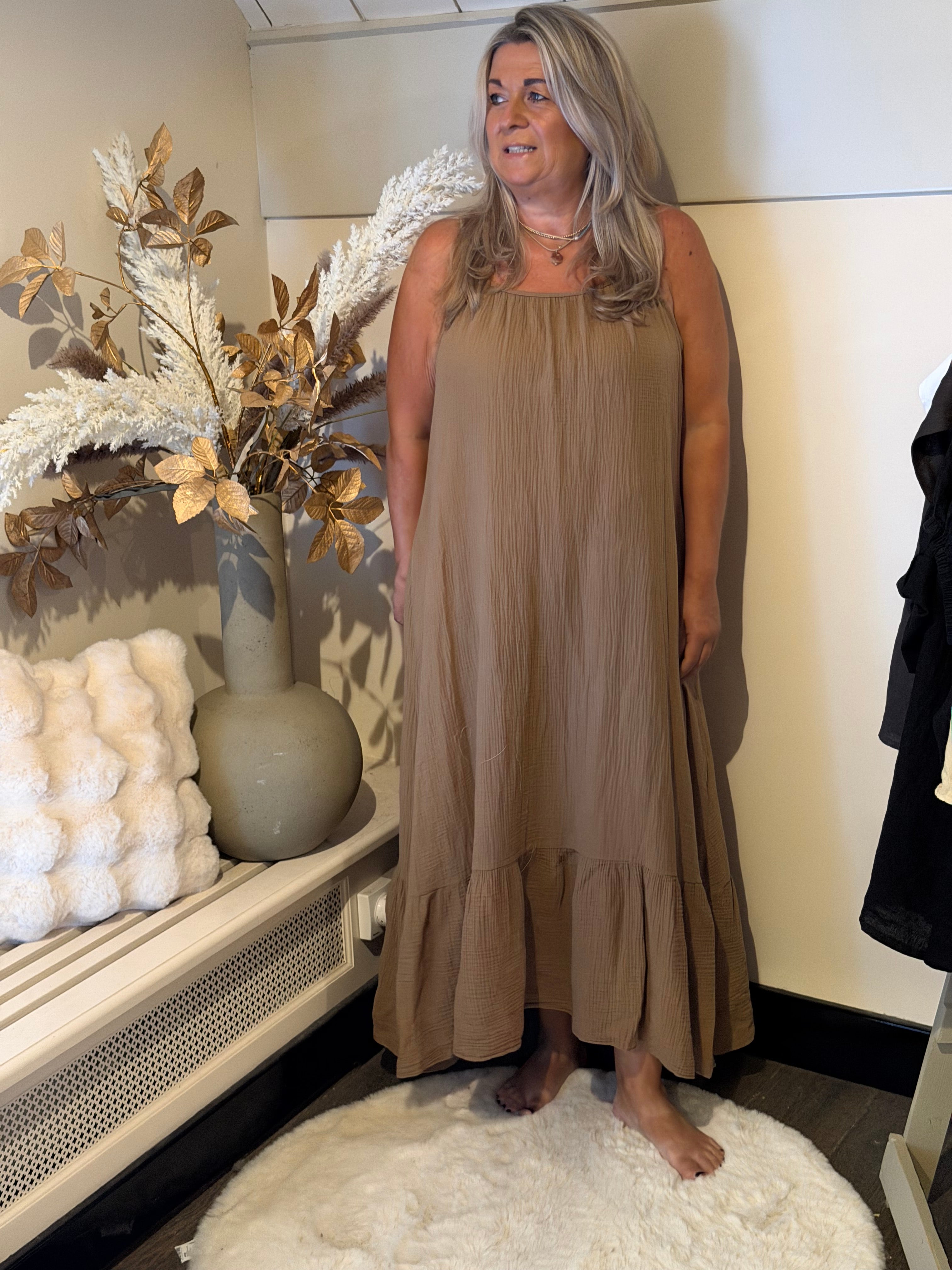 Jurk model Delfi camel