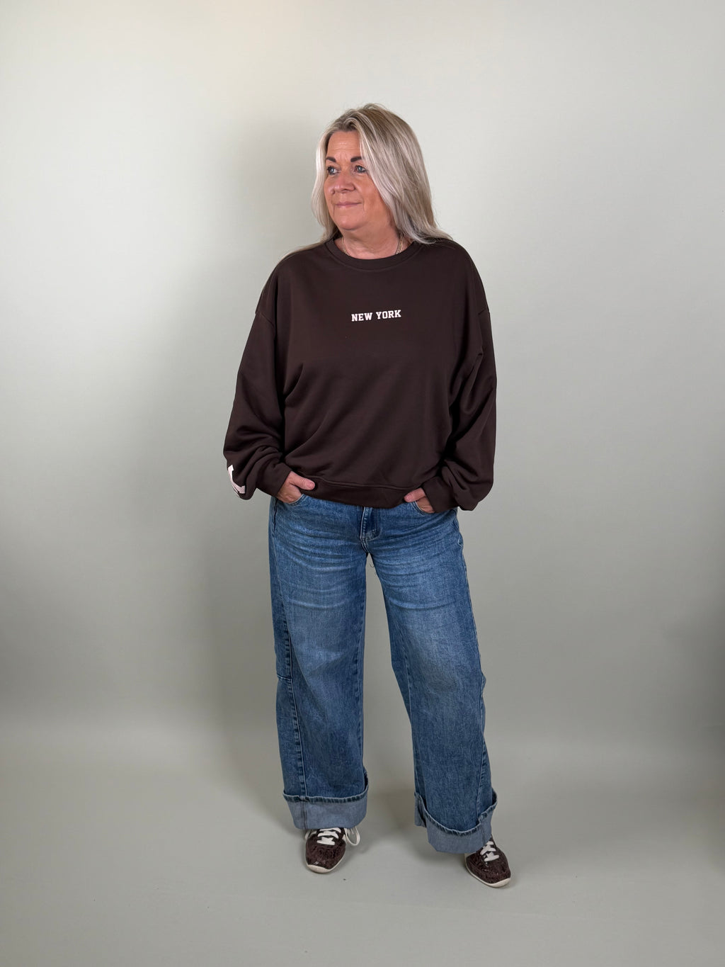 Sweater model Base Ball chocolade Classic Beauty & Fashion