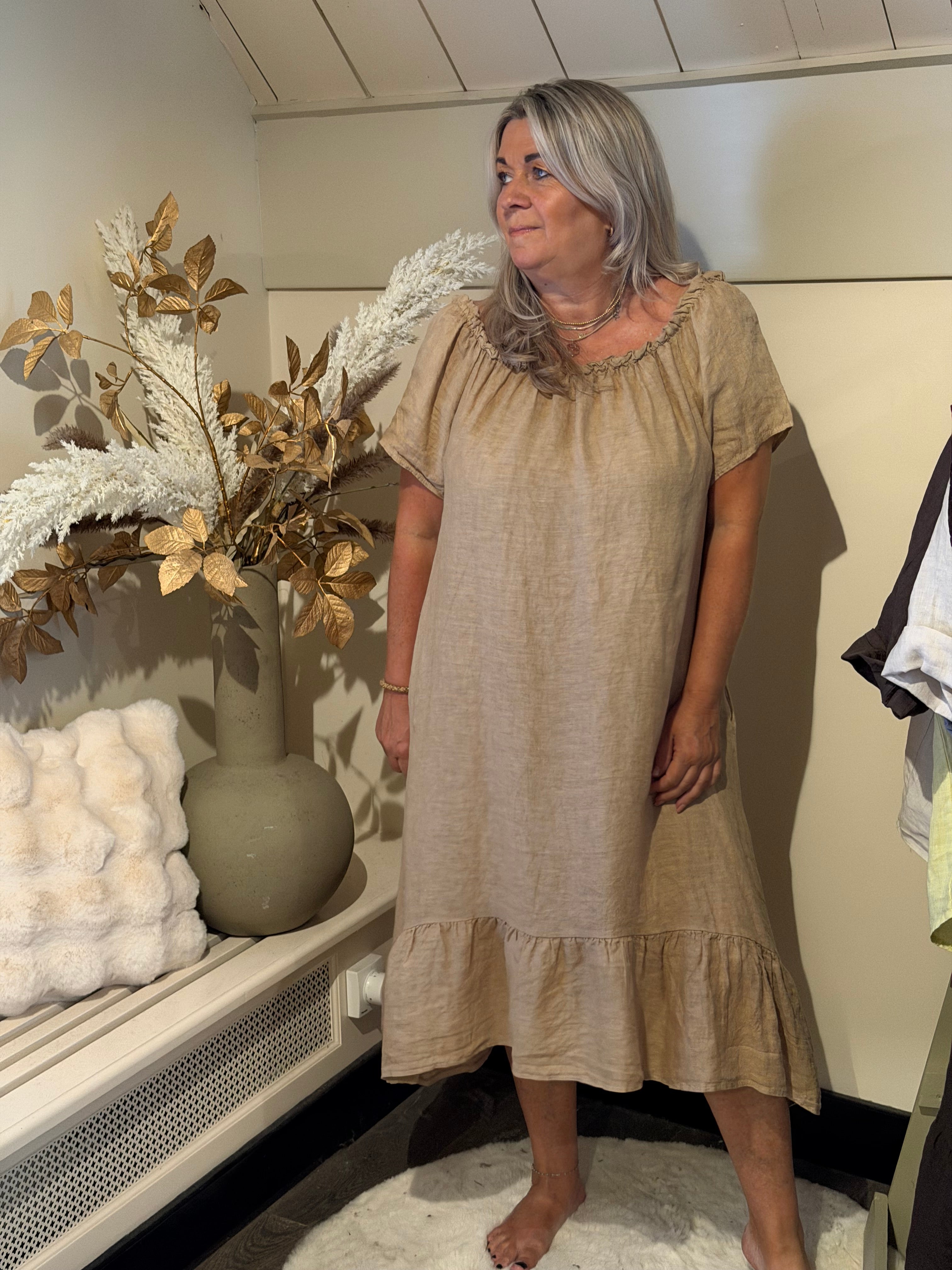 linnen jurk off schoulder camel