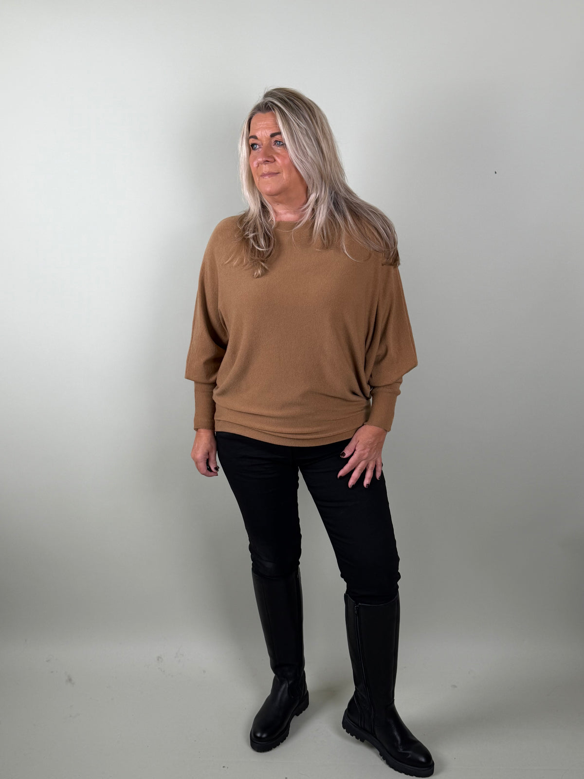 fijngebreide trui Batwing camel