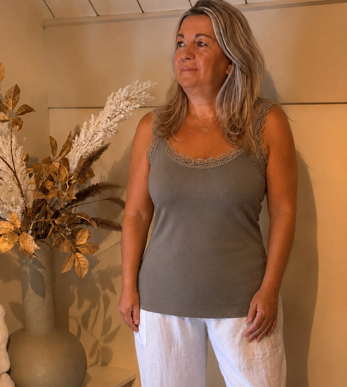 Top  Lotte met kant Taupe