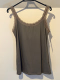 Top  Lotte met kant Taupe