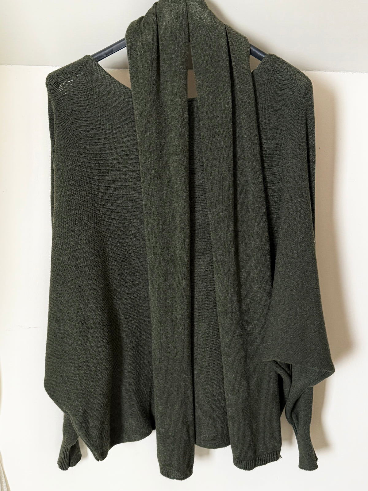 Batwing Trui Fiene met Sjaal Kaki