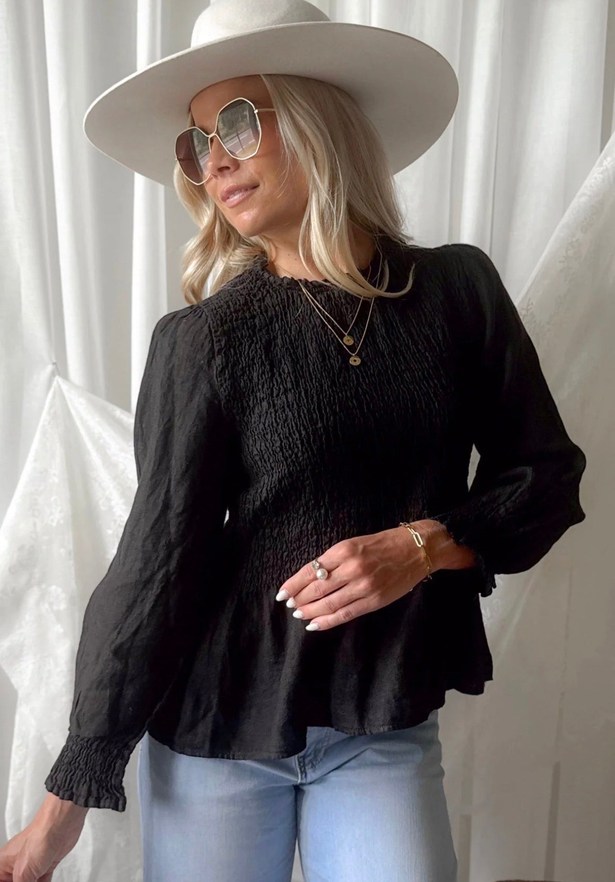 BYPIAS BOHEMIANA LINNEN BLOUSE THULE ZWART