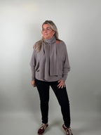 Batwing Trui Fiene met Sjaal in taupe – trui met sjaal voor dames