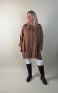 Linnen blouse oversized model Bari hazelnoot Classic Beauty & Fashion
