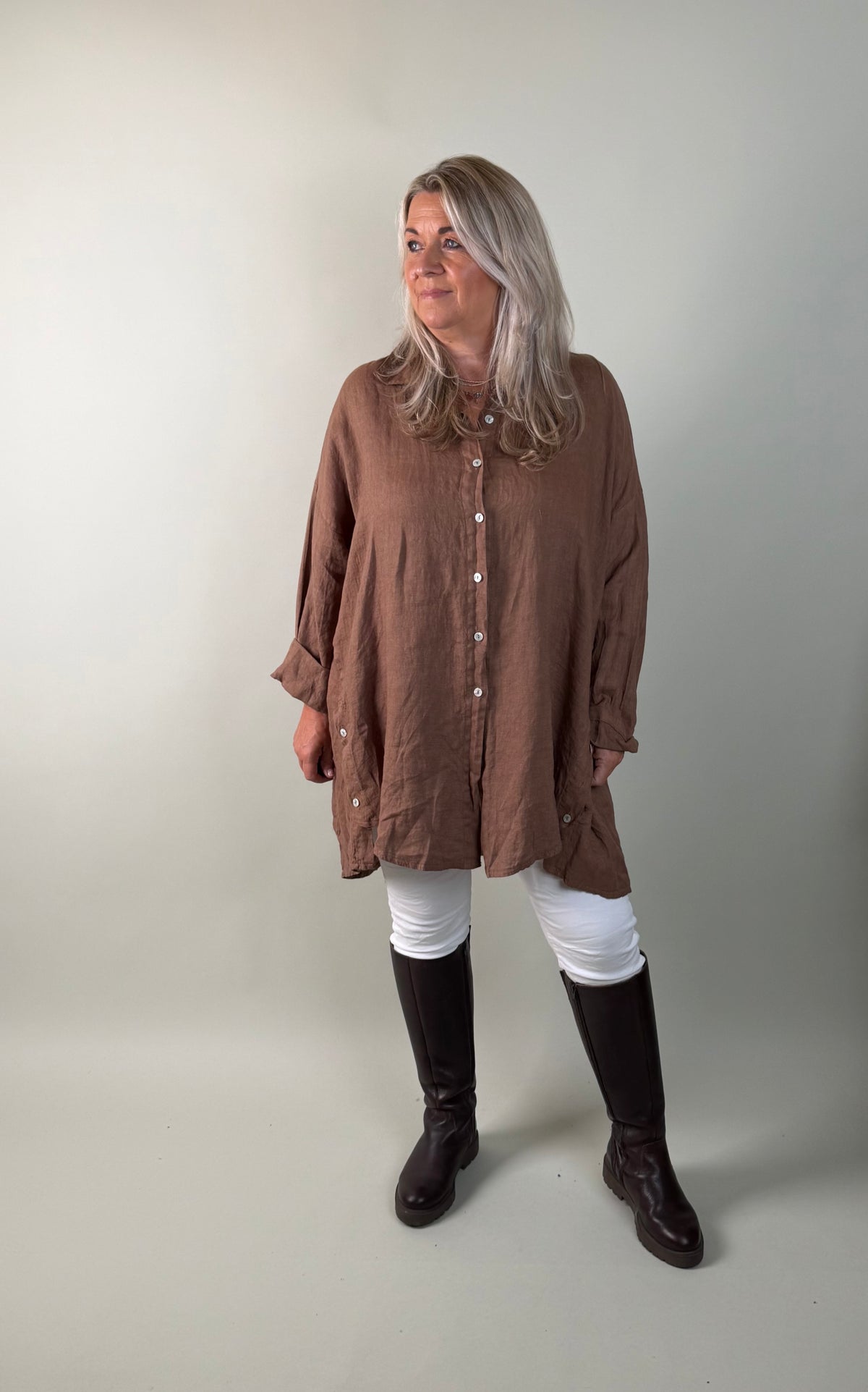 Linnen blouse oversized model Bari hazelnoot Classic Beauty & Fashion