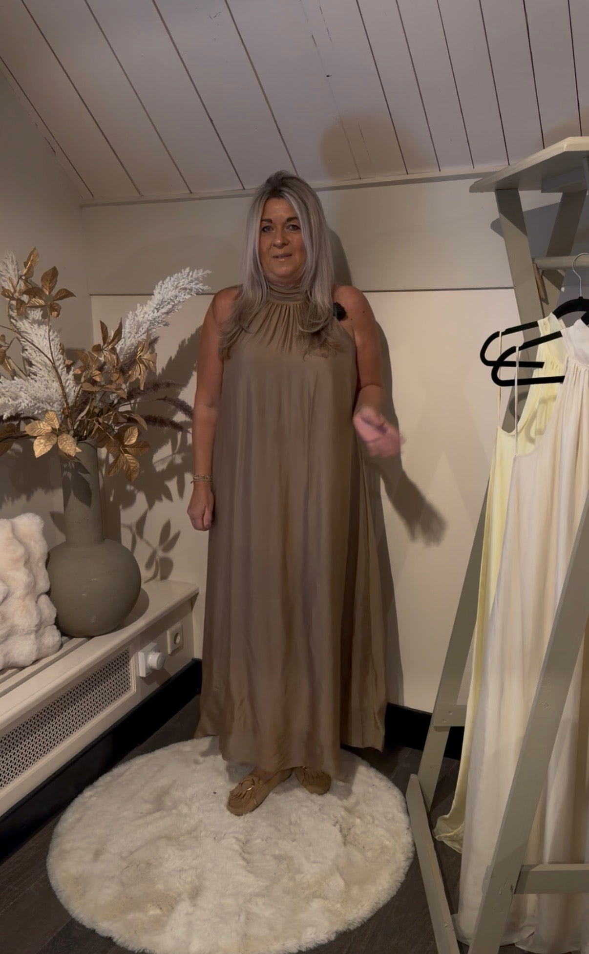 Jurk silk dress taupe