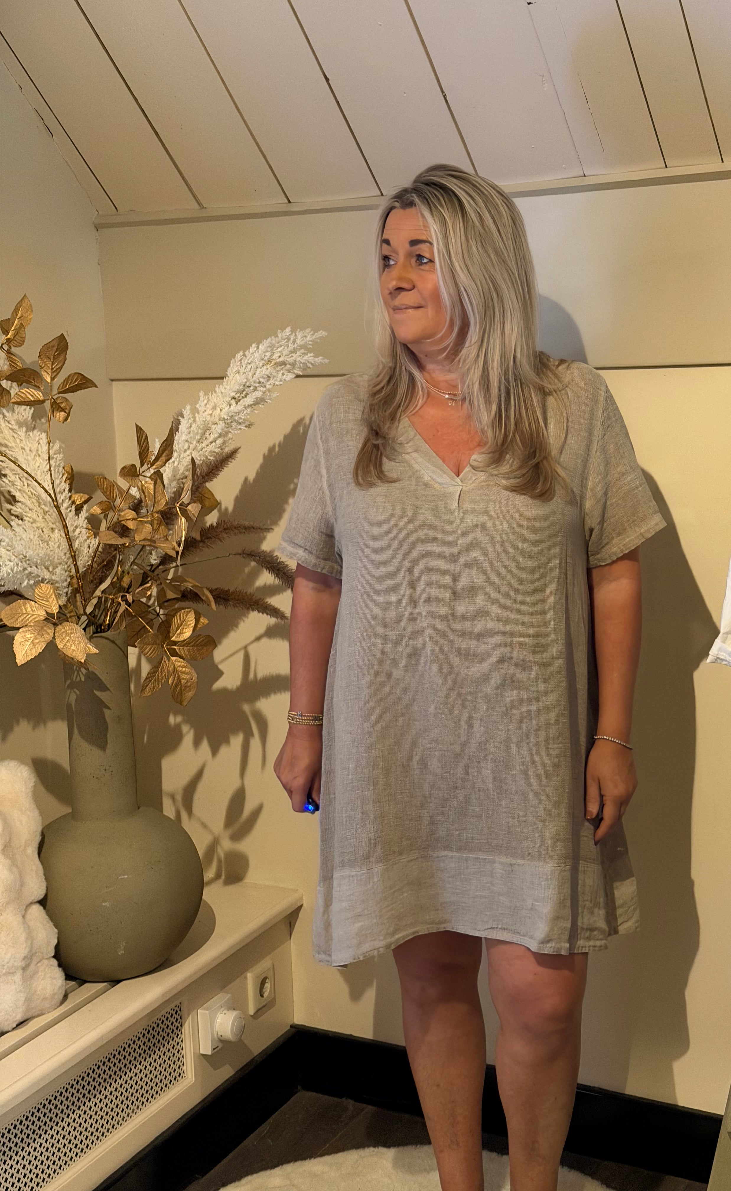 Tuniek-Jurk model Gertrudis taupe