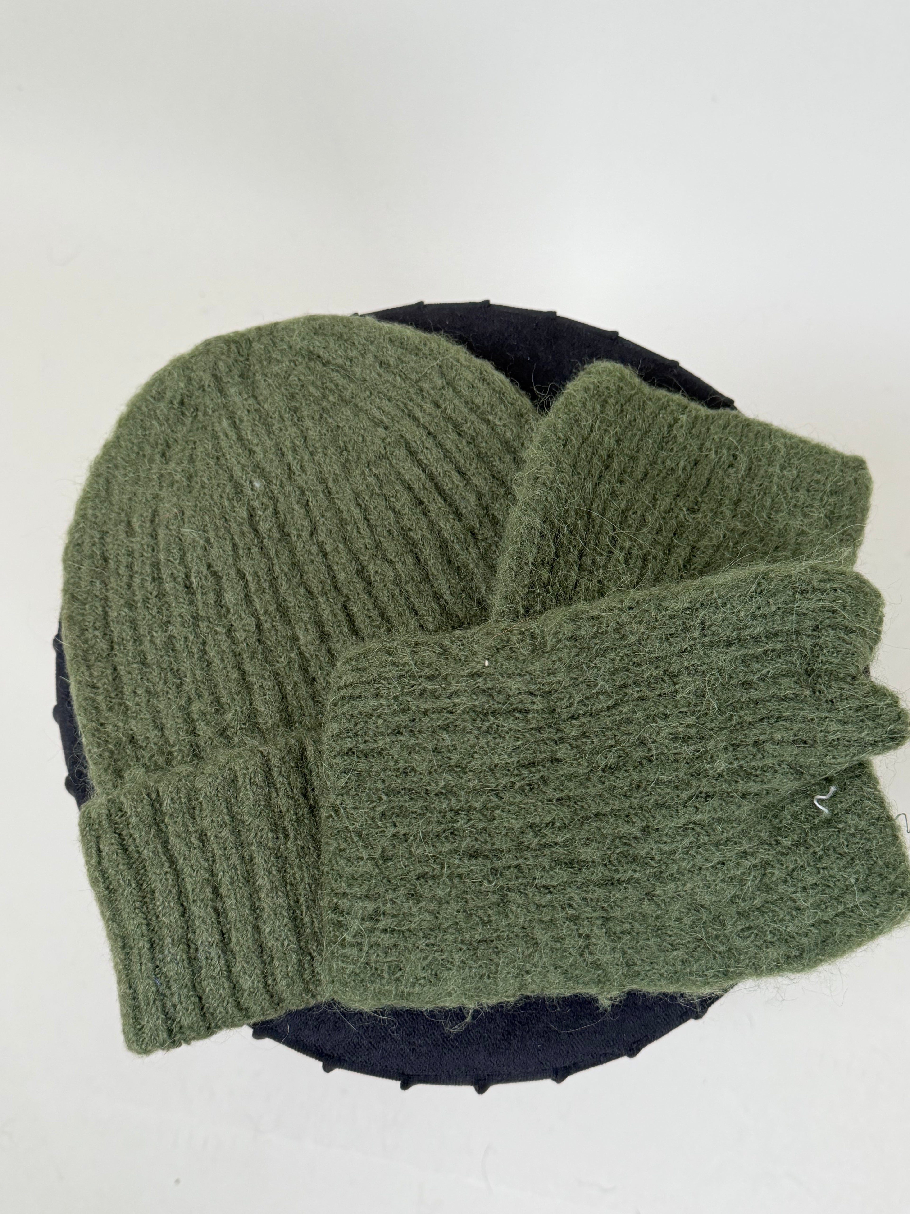 Sjaal model Softy in Green incl beanie & handwarmers (kopie)