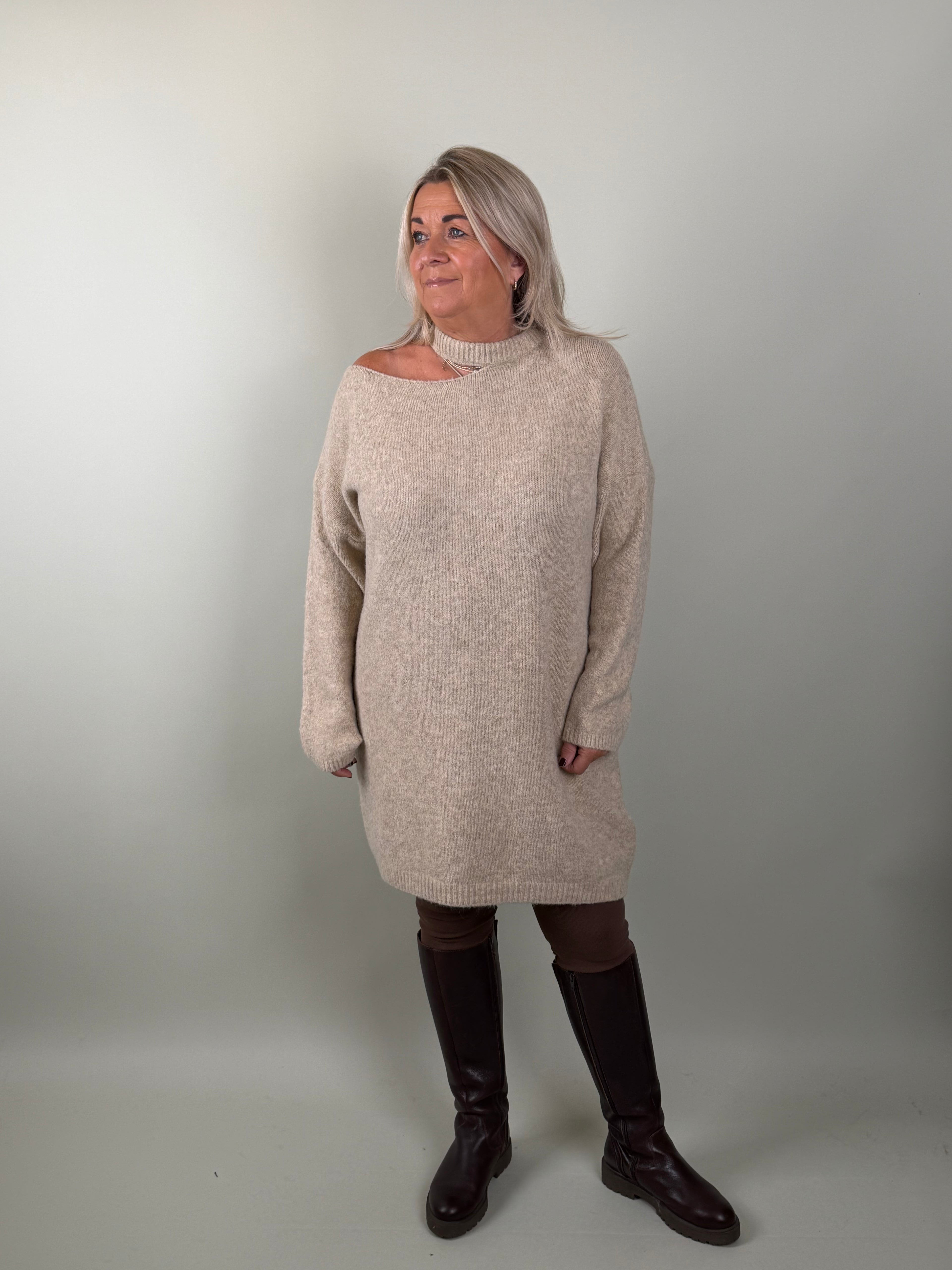Lange Trui Suze Met Blote Schouder Beige