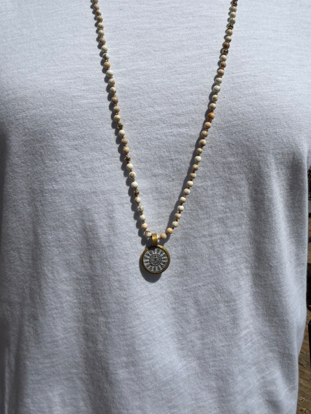 BOHO KETTING BUDDHA 4MM STONE HOWLITE