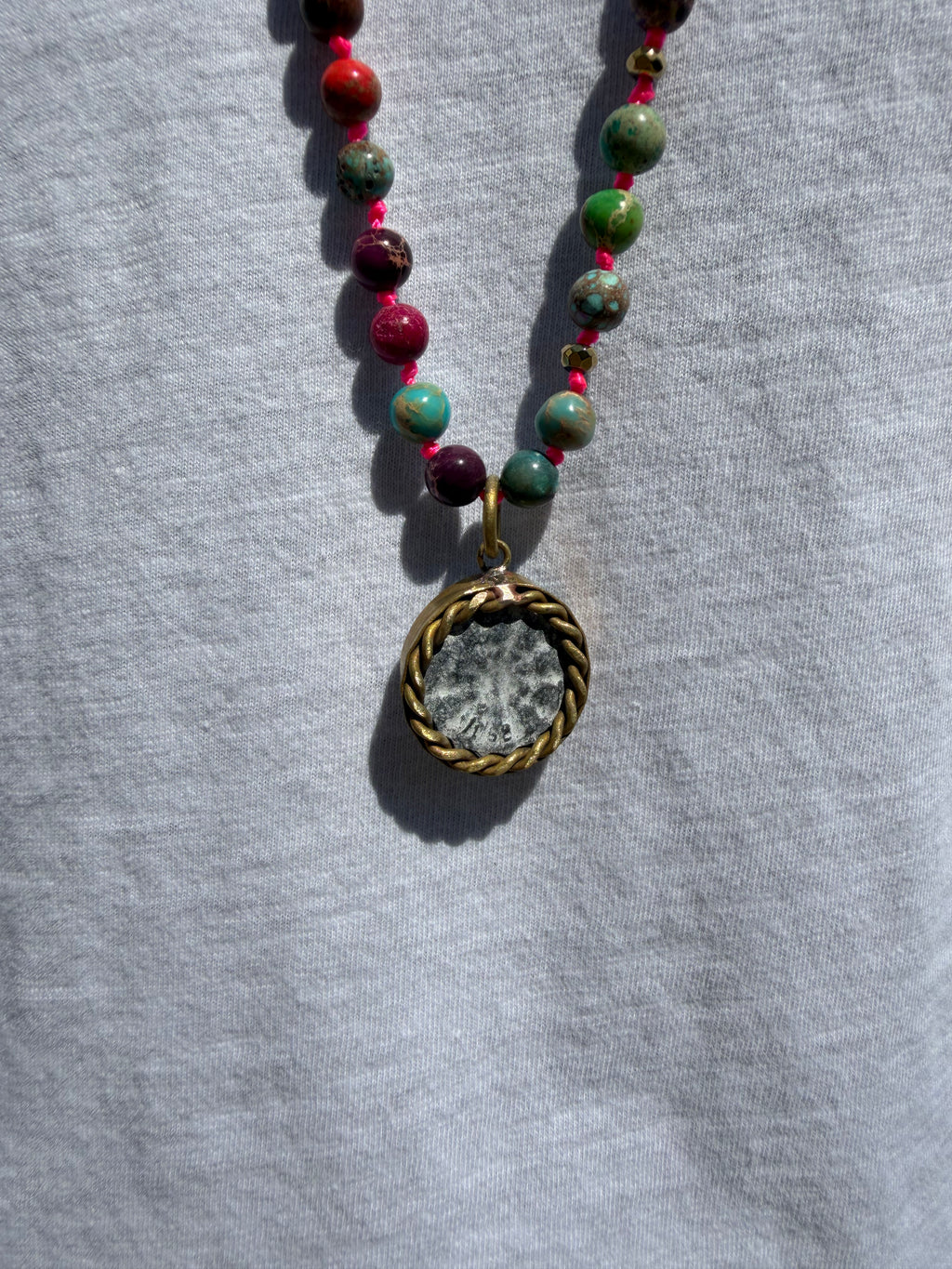BOHO KETTING BUDDHA 6MM TWO SIDES MIX JASPER