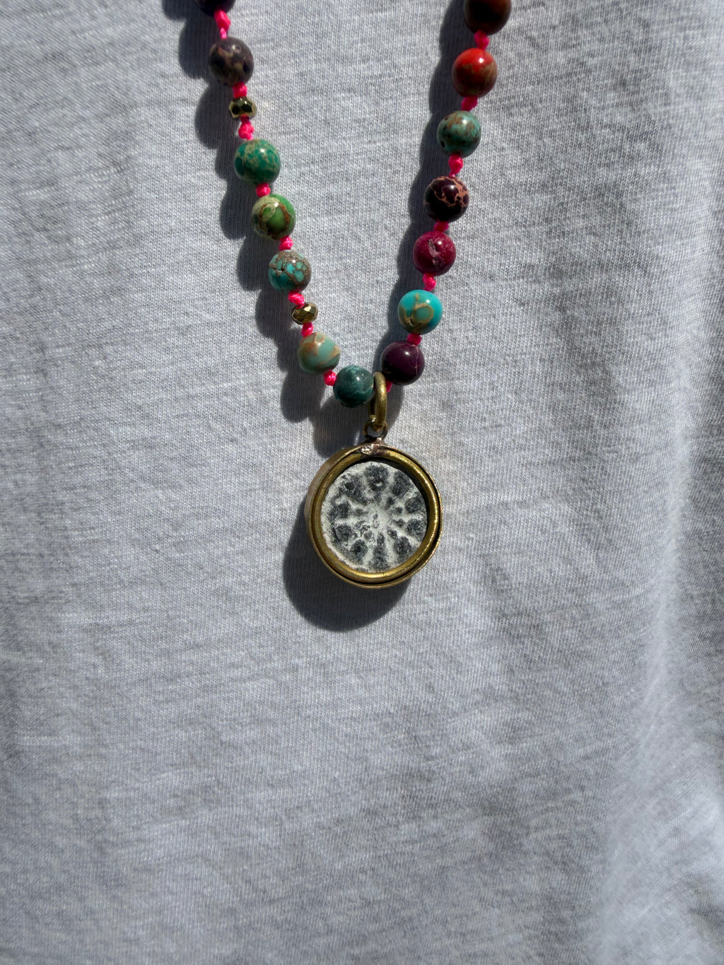 BOHO KETTING BUDDHA 6MM TWO SIDES MIX JASPER