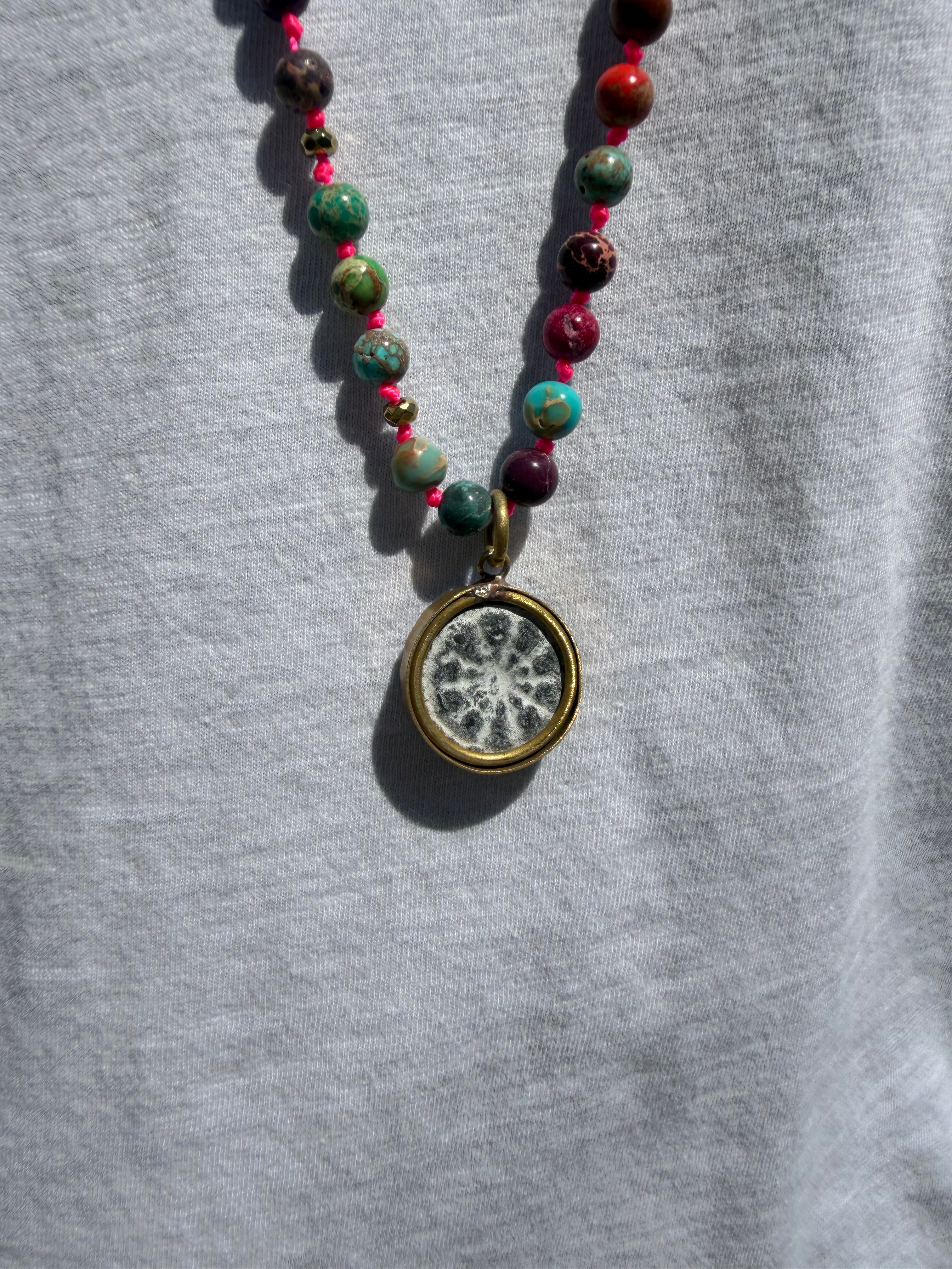 BOHO KETTING BUDDHA 6MM TWO SIDES MIX JASPER