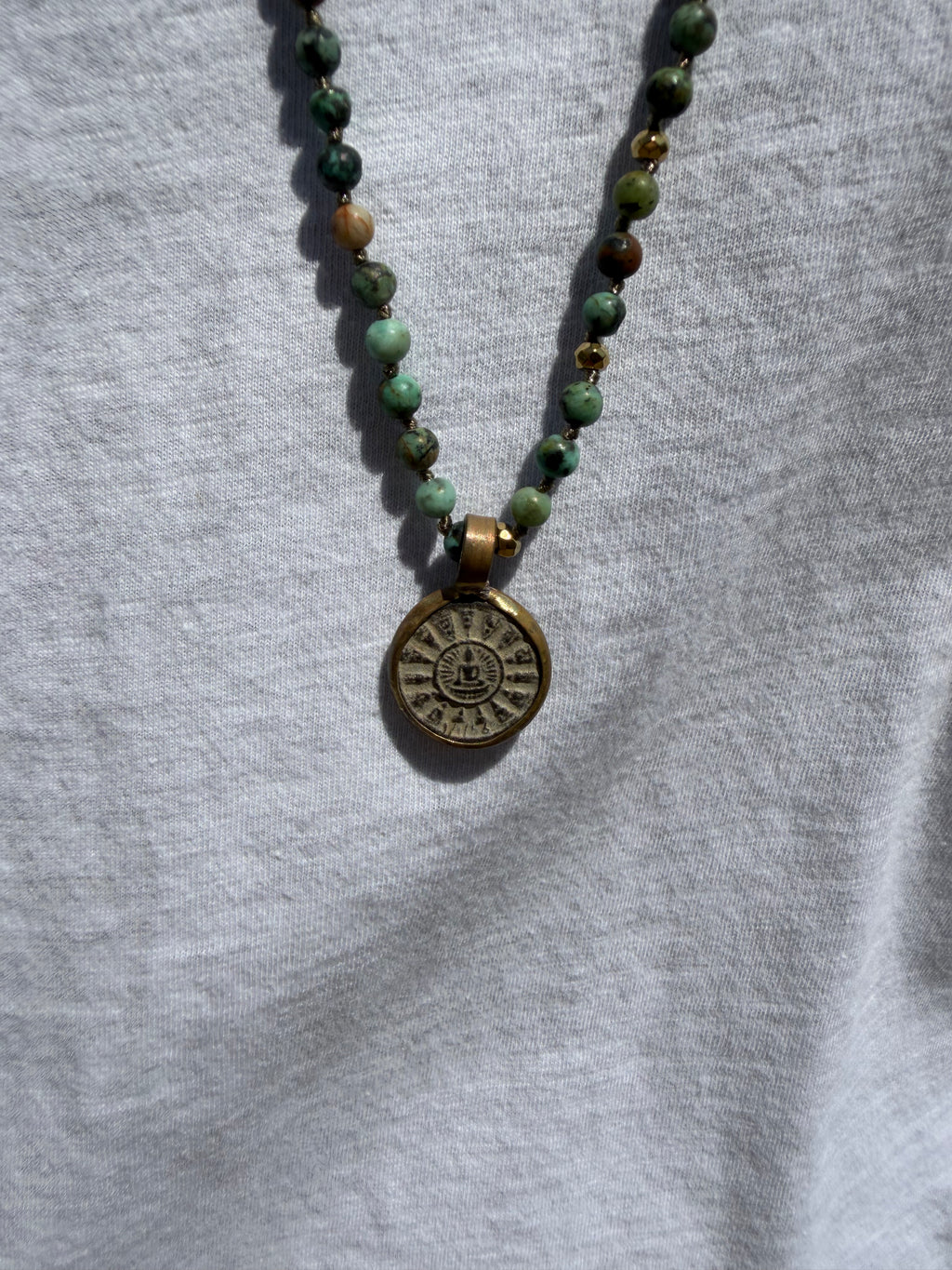 BOHO KETTING BUDDHA 4 MM SMALL PENDANT AFRICAN TURQUISE