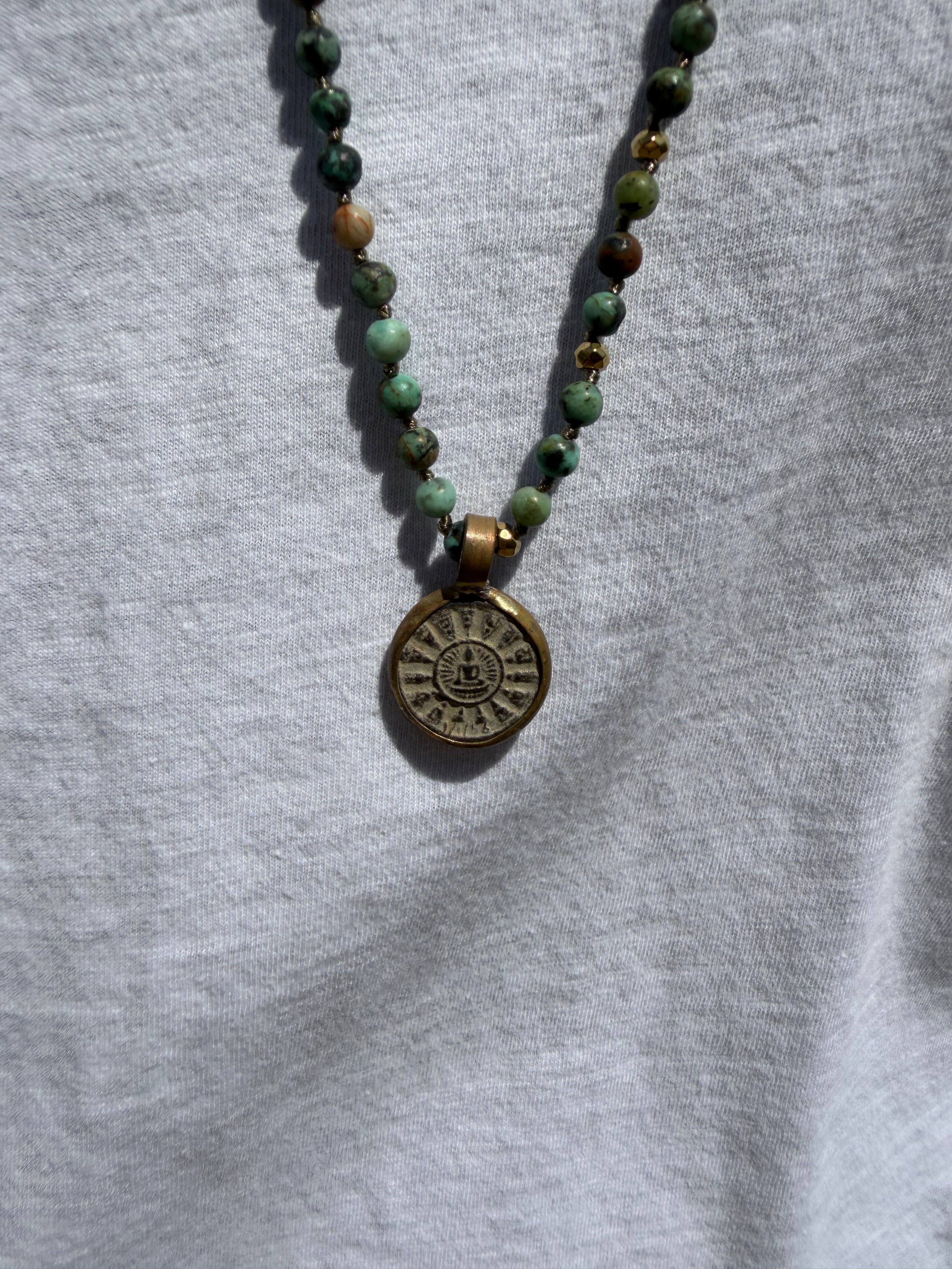 BOHO KETTING BUDDHA 4 MM SMALL PENDANT AFRICAN TURQUISE