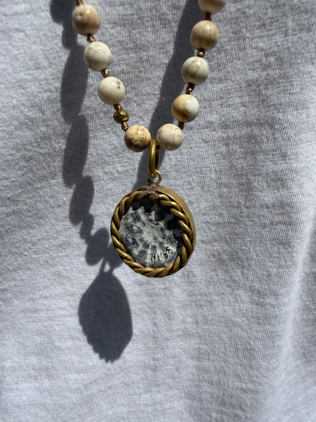 BOHO KETTING BUDDHA 6MM TWO SIDES HOWLITE