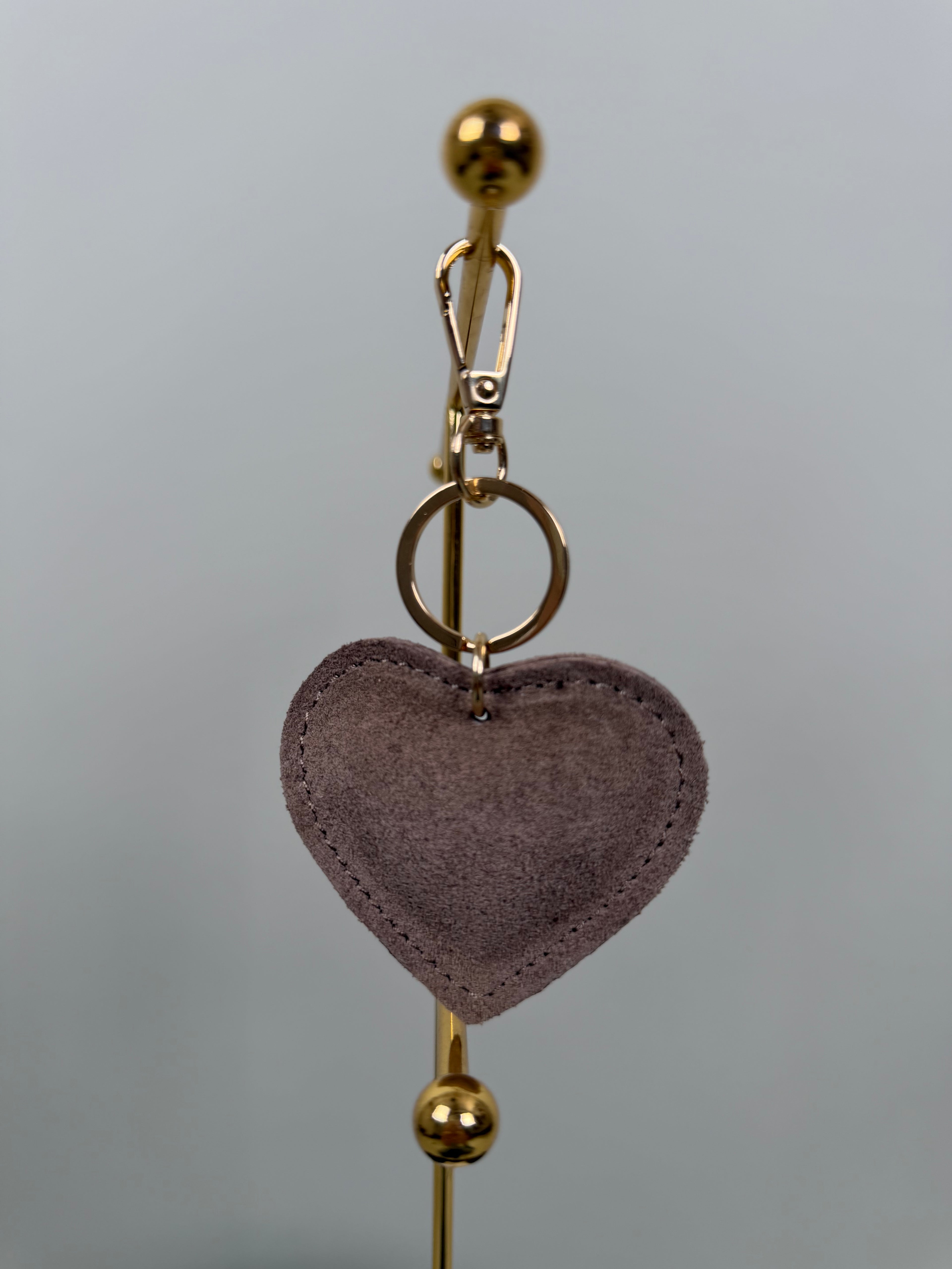 sleutelhanger hartje suede taupe