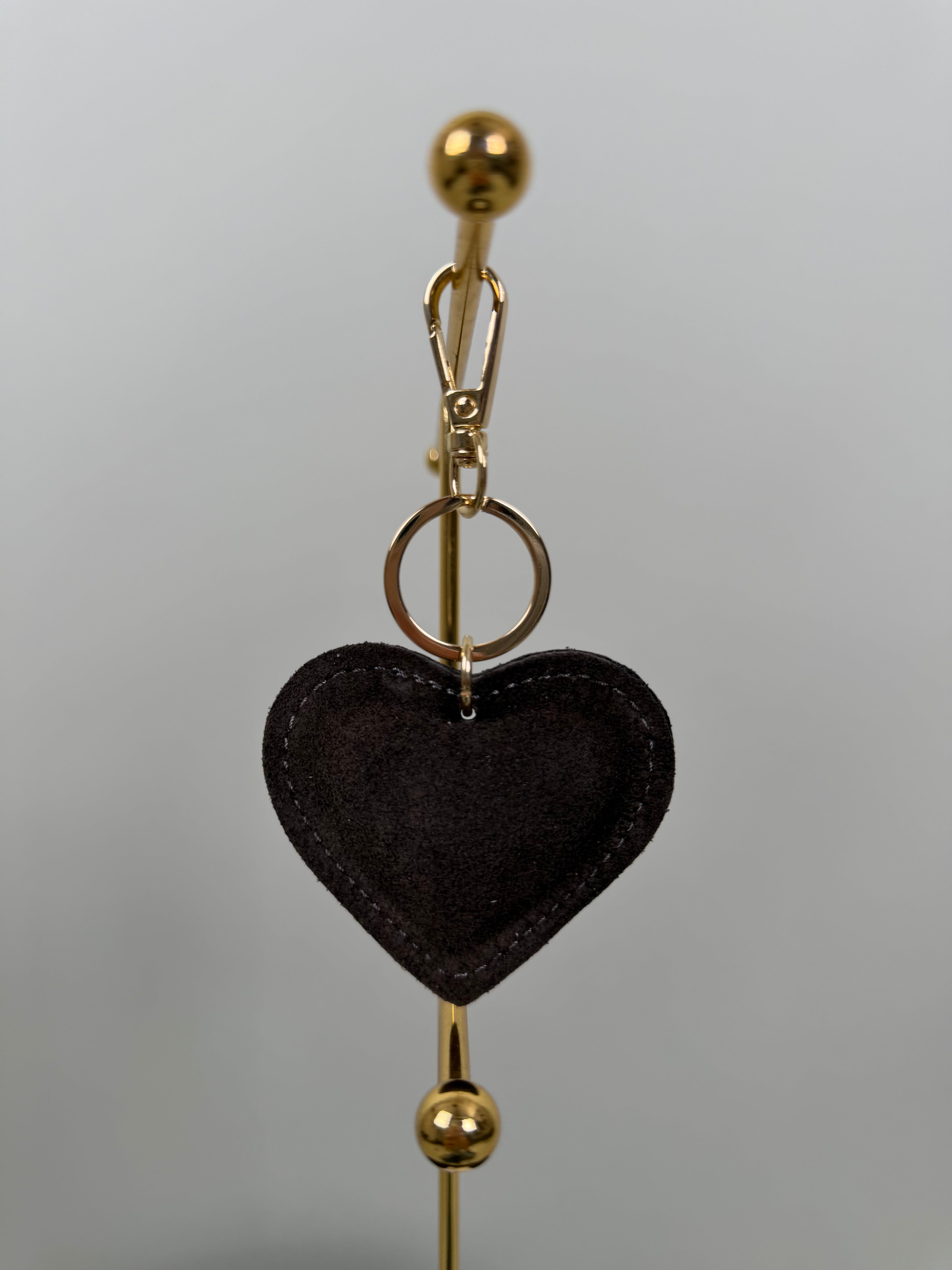 sleutelhanger hartje suede donkerbruin