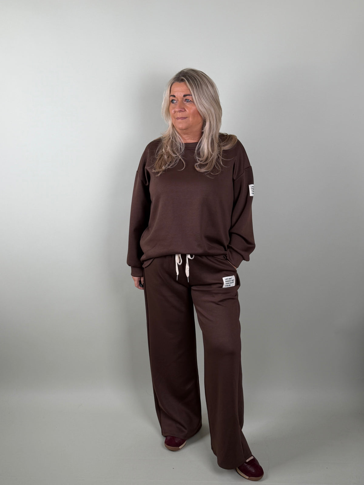 Jog Set May in chocolade – 2-delige joggingset voor dames