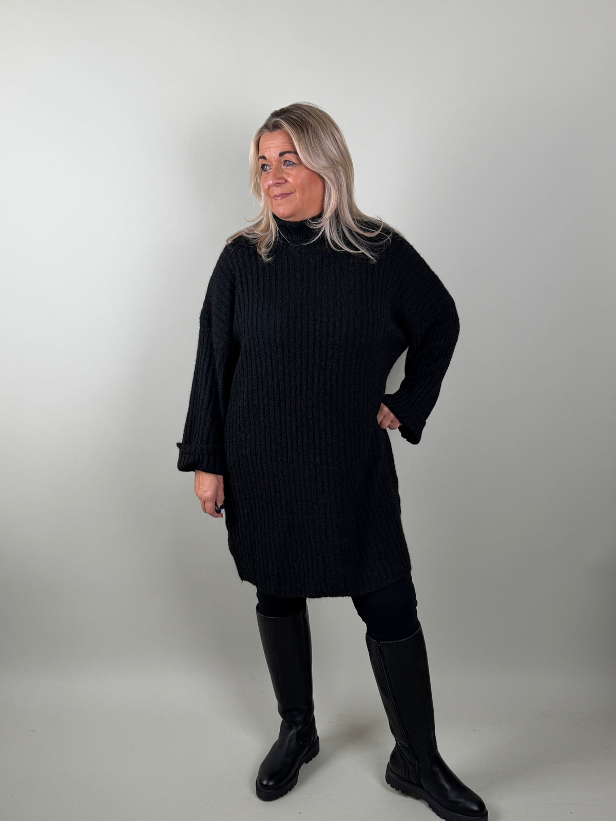 Lange Trui Yara in zwart – lange trui voor dames