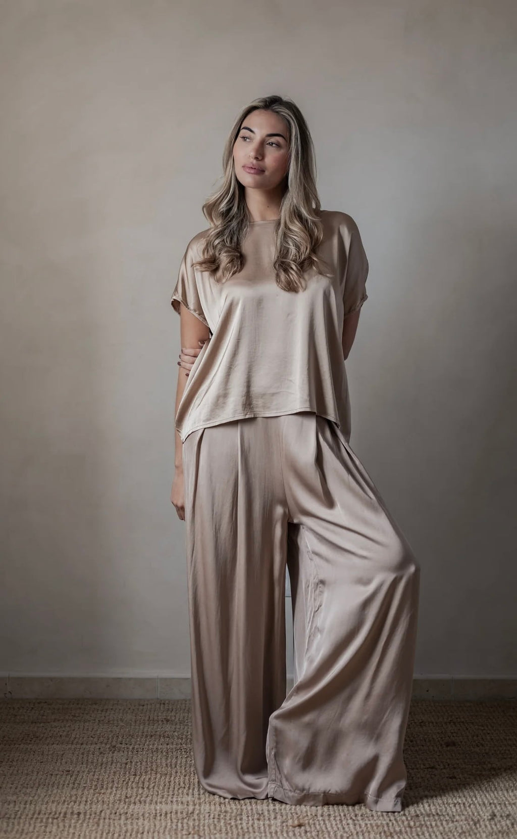 BYPIAS GLOWING SATIN BROEK POWDER